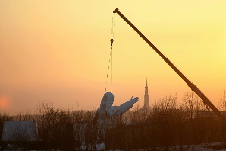 Pomnik Jana Pawła II w parku rzeźby sakralnej w Częstochowie