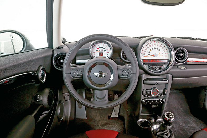 Lancia Ypsilon kontra Mini One Clubman i Citroen C3: czyli, wielkie wejście  w małym formacie