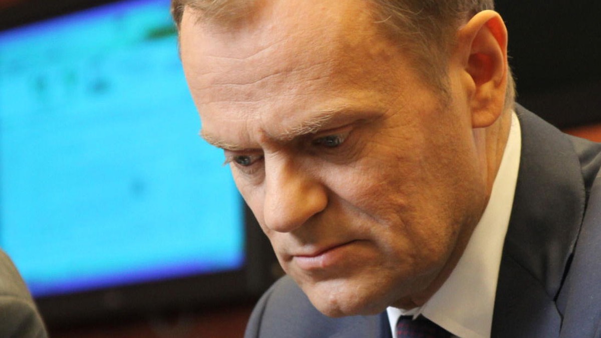 Były premier Donald Tusk nie stawił się dzisiaj na procesie Piotra Kownackiego, byłego szefa kancelarii Lecha Kaczyńskiego, oskarżonego o ujawnienie poufnego raportu ABW o tzw. incydencie gruzińskim. Tusk jest tu świadkiem. Sąd rozważa jak go teraz przesłuchać.