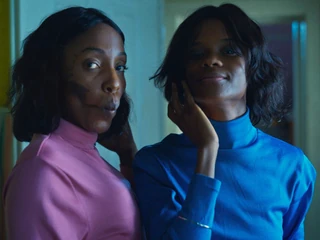 Jennifer (Tamara Lawrance) i June (Letitia Wright), kadr z filmu "Silent Twins"