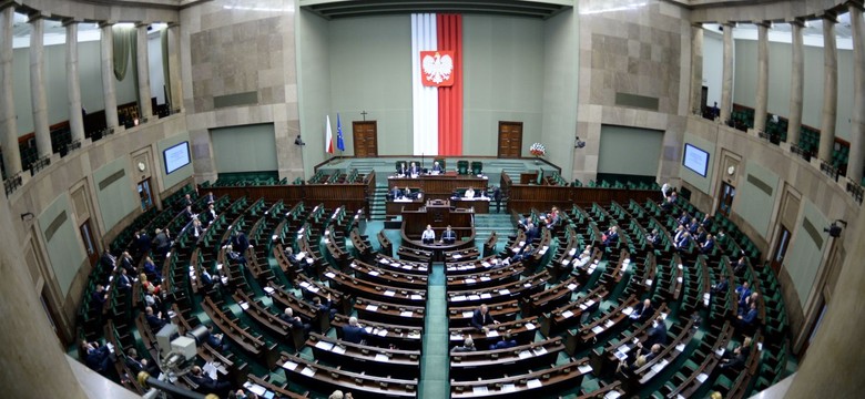 Zabiorą zapomogi posłom PRL? Wicemarszałek zapowiada, że zażąda ich likwidacji