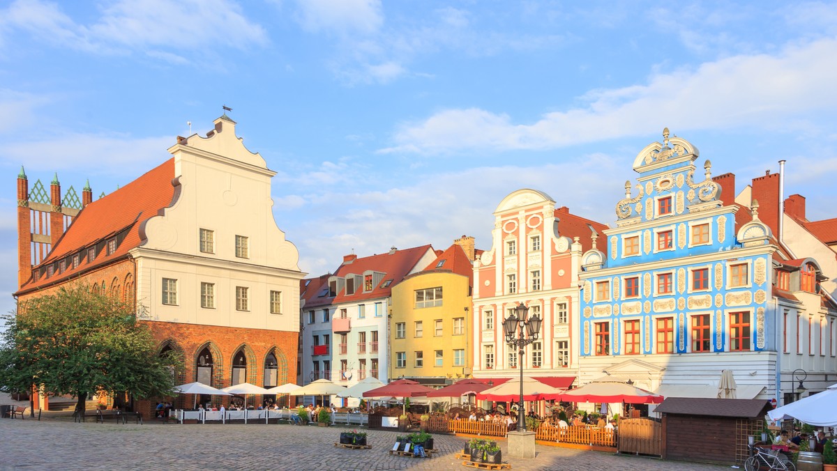 Przeszło 100 wikingów z Polski, Niemiec, Francji i Anglii bierze udział w treningu Armii Jonsborga. Na sali gimnastycznej szczecińskiego liceum, gdzie wojownicy ćwiczą walki grupowe, słychać szczęk mieczy i toporów.