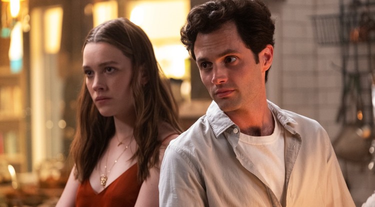 Victoria Pedretti és Penn Badgley a You második évadában