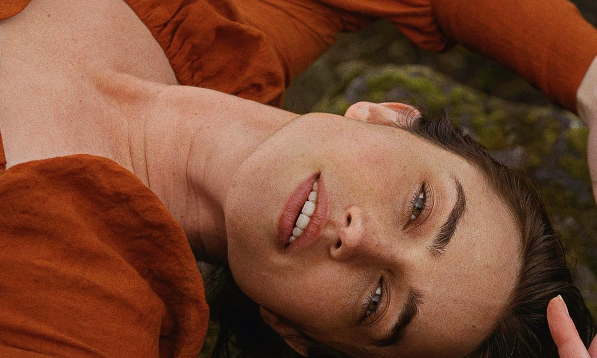 Aż pięć rodzajów kwasu hialuronowego i siedem ceramidów. Ten niedrogi krem przeciwzmarszczkowy jest wprost naszpikowany odmładzającymi składnikami