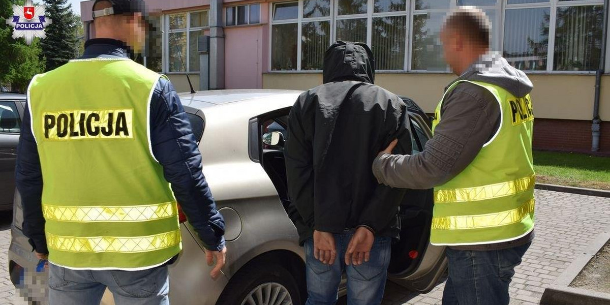 Leszkowice: Ciało rowerzysty w rowie. Potrąciło go auto. Zatrzymano podejrzanego