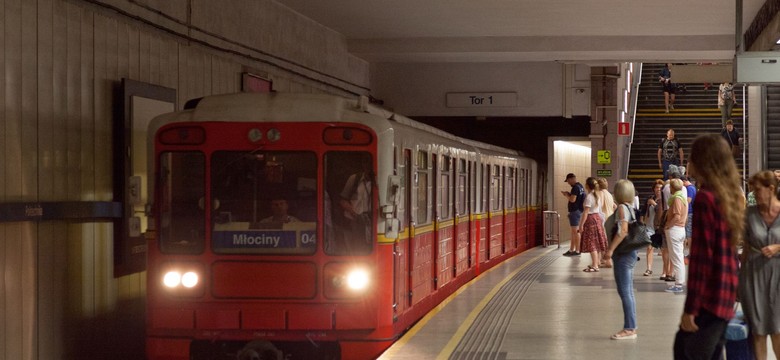 Poważna awaria na pierwszej linii metra. Warszawa uruchamia komunikację zastępczą