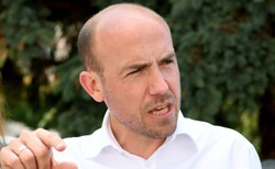 Budka chce rozszerzać KO. "Gdy opadnie powyborczy kurz, porozmawiamy z Hołownią"