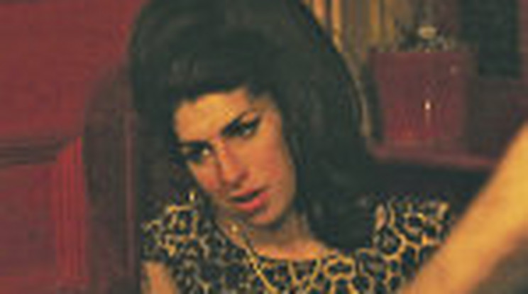Hirtelen alkoholelvonás okozhatta Amy Winehouse halálát