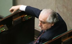 Większości Polaków spór o Trybunał nie obchodzi. SONDAŻ DGP