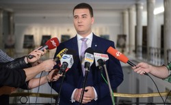 Rzecznik rządu broni Misiewicza. Zasłania się decyzją prokuratury