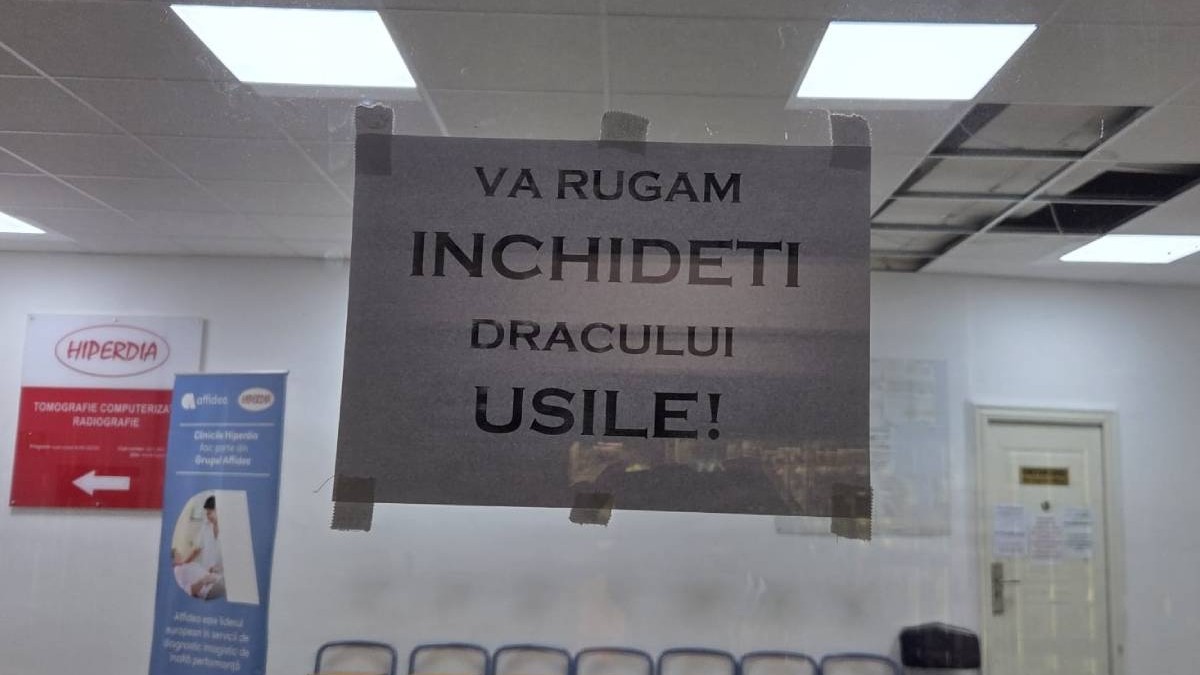„Vă rugăm, închideți dracului ușile!”: mesajul incredibil afișat la Policlinica Cina din Ploiești