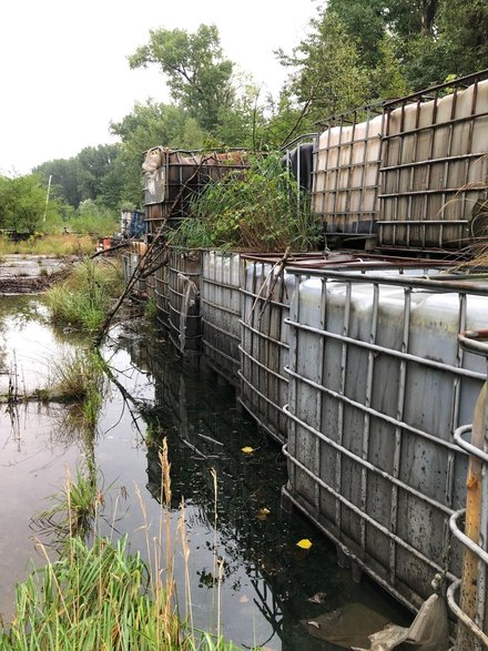 Odpady niebezpieczne na terenie byłych zakładów Terpen - 27.08.2022 - autor: Nadesłane przez czytelnika