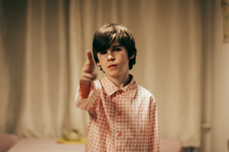 'Portret dziecka uwięzionego w dorastaniu' – tak określają 'Baby Bump' jego twórcy