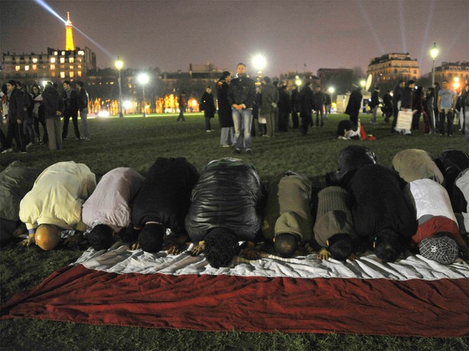 Za Egipt modlili się też muzułmanie we Francji