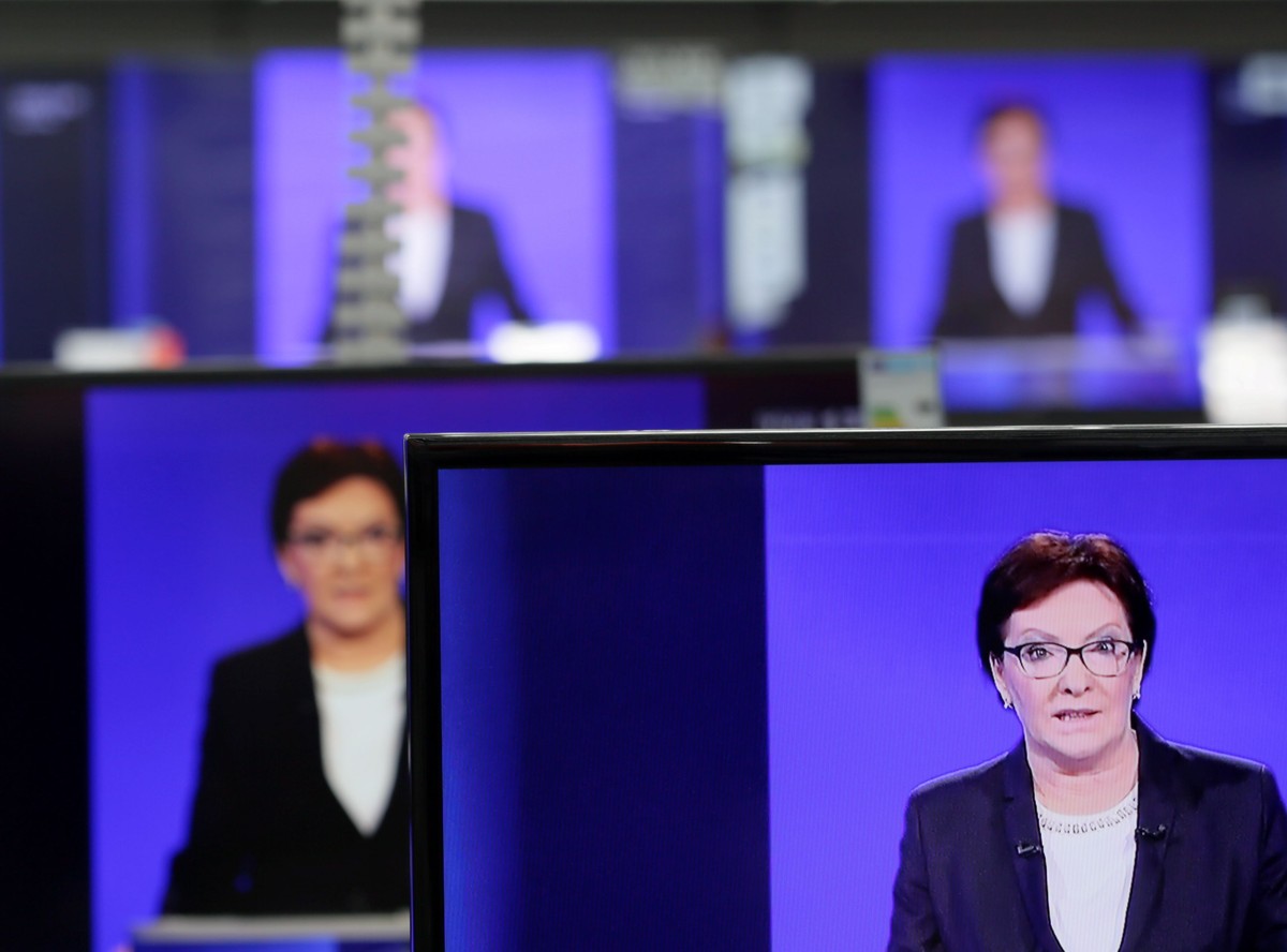 Premier Ewa Kopacz w czasie debaty z Beatą Szydło