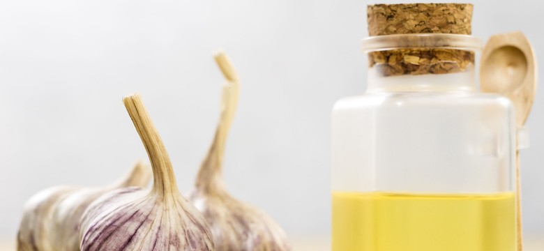 Nie tylko z cebuli. Jak zrobić domowy syrop na przeziębienie?