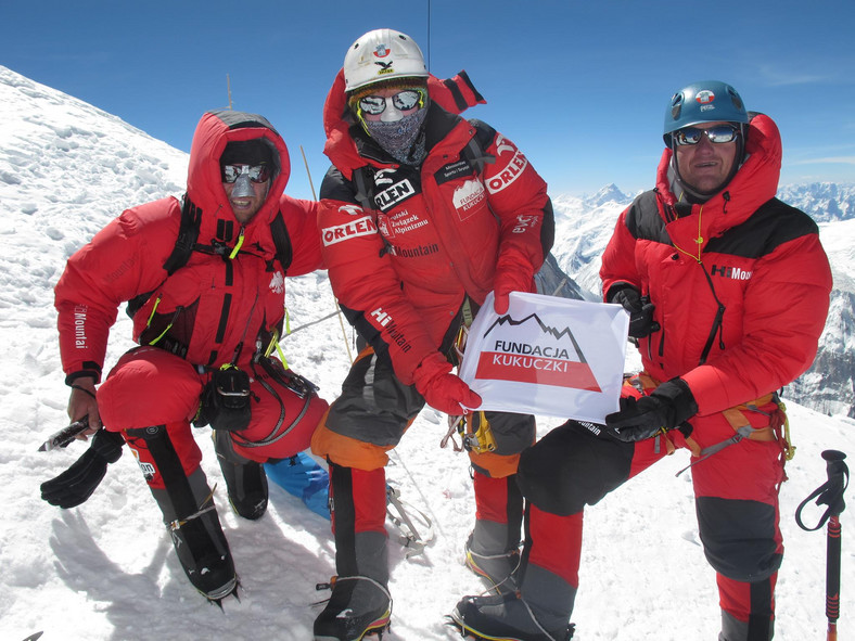 Na szczycie Broad Peak (8051 m n.p.m.) - 24.07.2014. Od lewej: Piotr Tomala, Agnieszka Bielecka, Marek Chmielarski