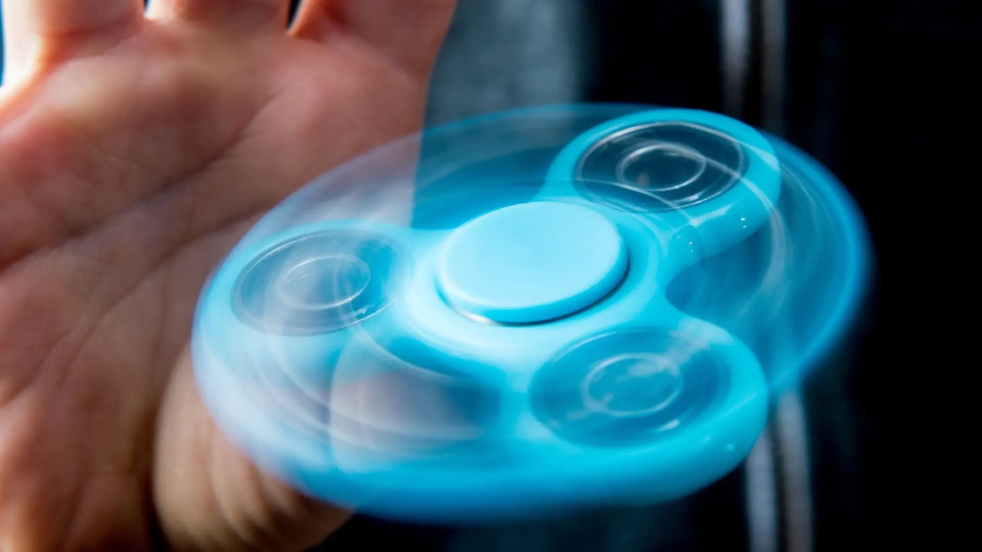 Dla jednych zwykła zabawka, dla drugich narzędzie szatana. Czym jest fidget spinner?