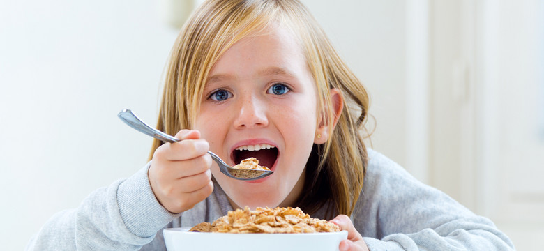 Produkty śniadaniowe dla dzieci nie spełniają kryteriów UE. Duży raport