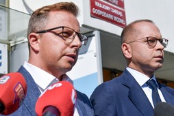 Posłowie KO Dariusz Joński i Michał Szczerba