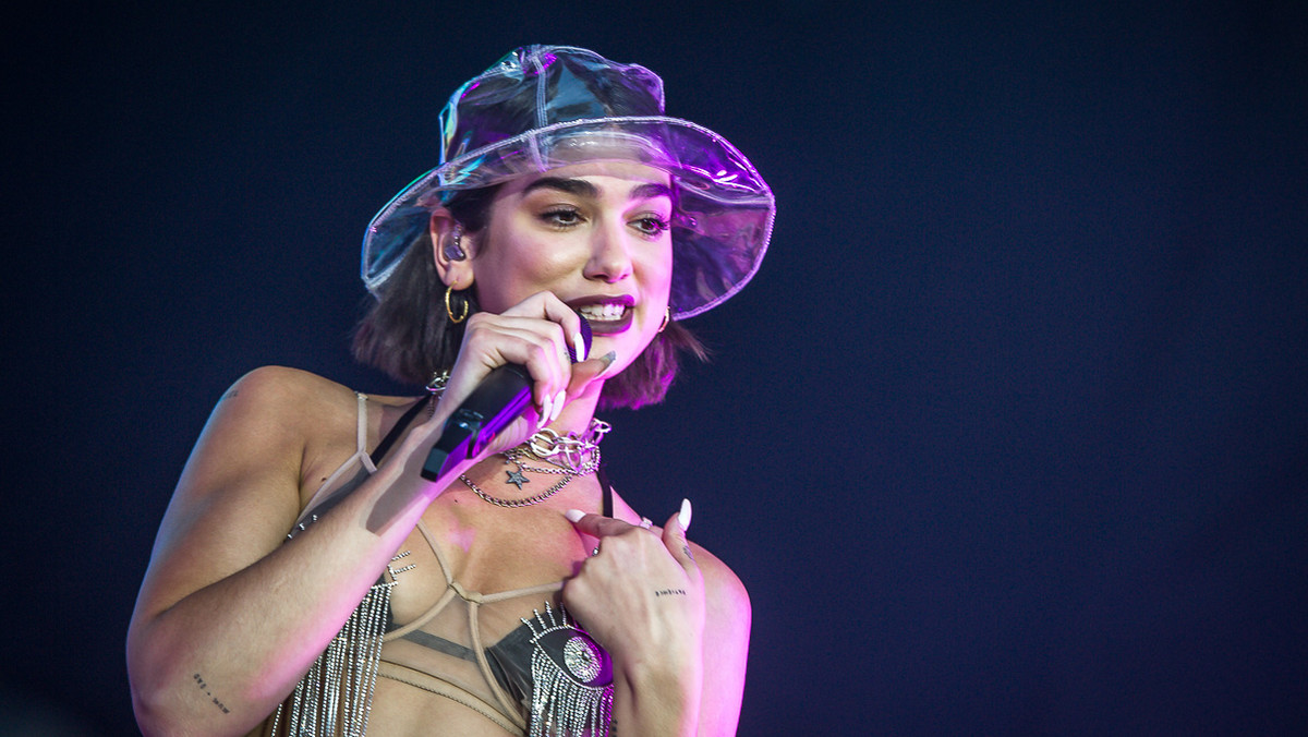 Dua Lipa chciała jedynie, by jej fani świetnie się z nią bawili na koncercie. Niestety część szanghajskich wielbicieli została wyrzucona siłą z koncertu. 