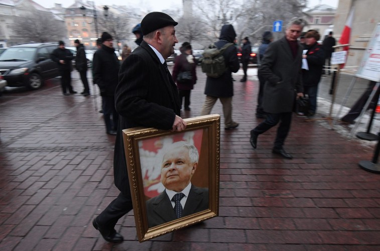 Uczestnicy miesięcznicy