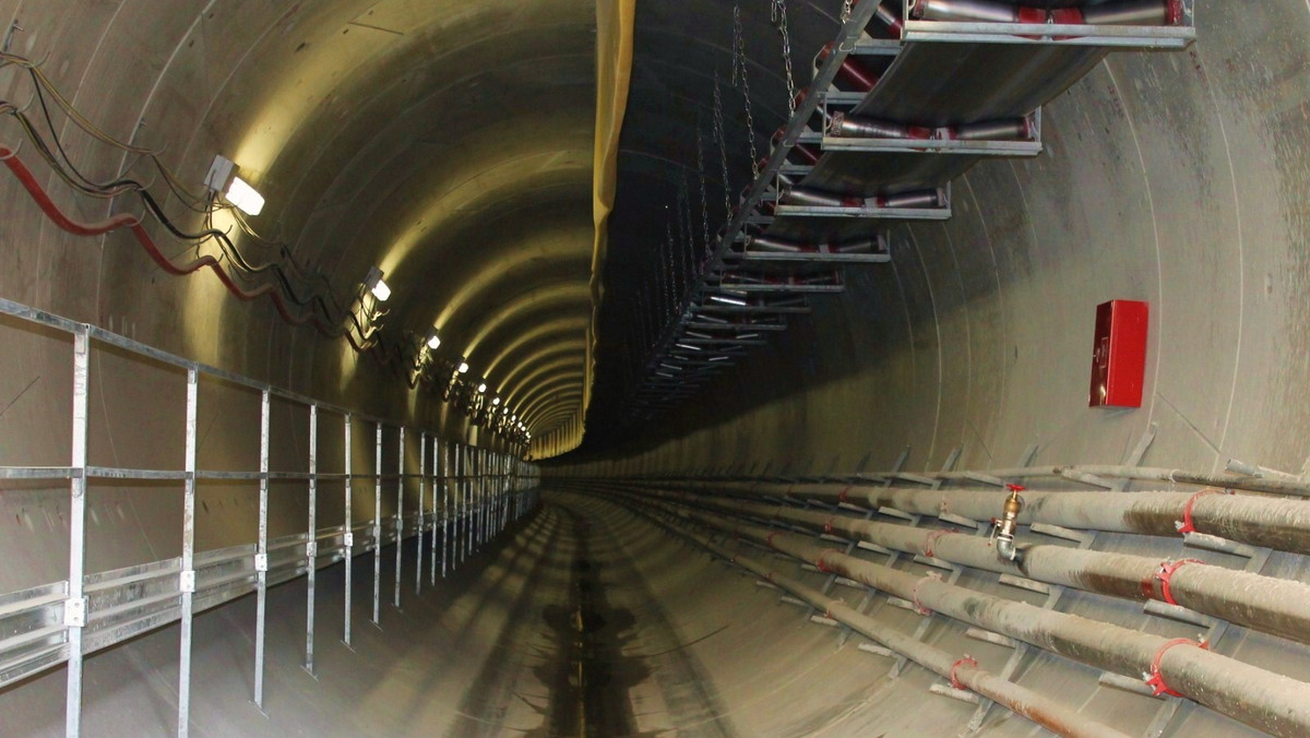 Choć końca budowy centralnego odcinka II linii metra jeszcze nie widać, stołeczni radni już podjęli decyzję, jak będą się nazywać stacje. Co ciekawe, dwie z nich uległy zmianie w stosunku do wcześniej proponowanych.