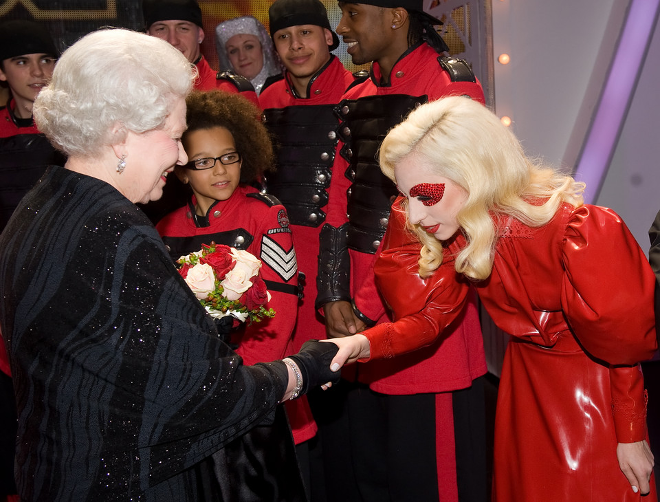 Królowa Elżbieta II i Lady Gaga (fot. Getty Images)