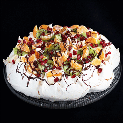 Pavlova mascarponés vaníliakrémmel és gyümölccsel