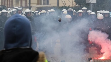 Funkcjonariusz rzucał czymś w strajkujących rolników. Policja wszczęła postępowanie wewnętrzne