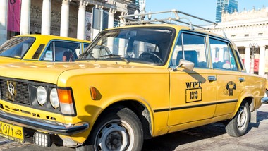 Rozpoznasz kultowe auta z czasów PRL? Poziom ekspert to 6/10