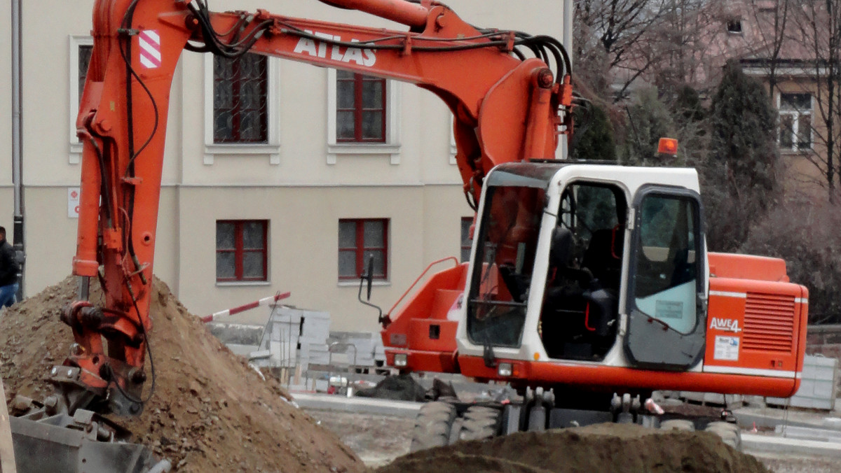 Ruszyły prace przy budowie fundamentów pod filary tramwajowej estakady nad ul. Fordońską oraz Kamienną. Wiosną rozpocznie się także przebudowa pętli na ul. Wyścigowej.