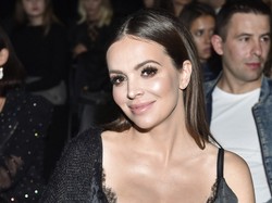 Dla takich kształtów warto być w ciąży. Anna Wendzikowska eksponuje obfity biust i hipnotyzuje. FOTO