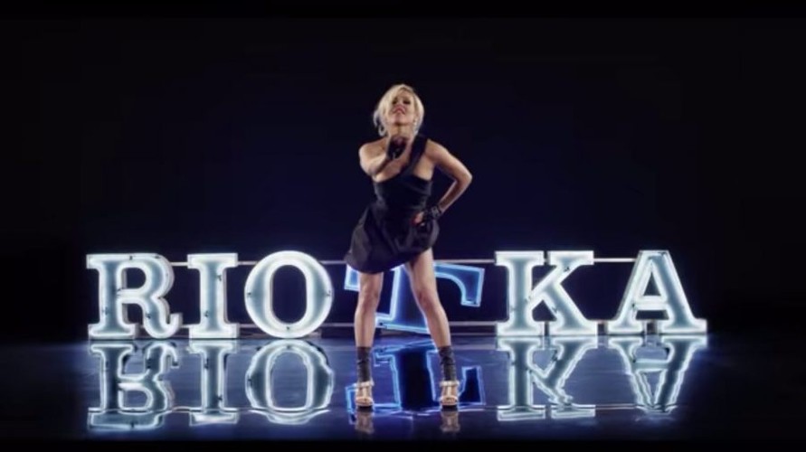 Doda w teledysku do piosenki 'Riotka'