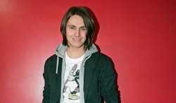 Był dziecięcym idolem lat 90. Teraz wystąpił na konwencji Konfederacji. Kojarzycie? [WIDEO]