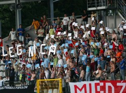 Kibice nie mogą jechać na mecz, więc będą udawać... pielgrzymów