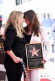 A 2021-es diagnózis után, először 2022 őszén lépett nyilvánosság elé Christina Applegate, amikor is könnyekig meghatódva átvette a karrierjét minősítő hollywoodi csillagot.