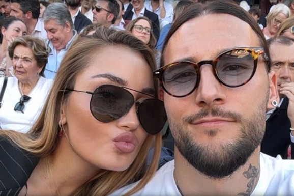 MOMCI ODLEPILI ZA SESTROM NEMANJE GUDELJA Vanja podelila sliku sa bratom: Na tribini prate meč i navijaju (Foto)