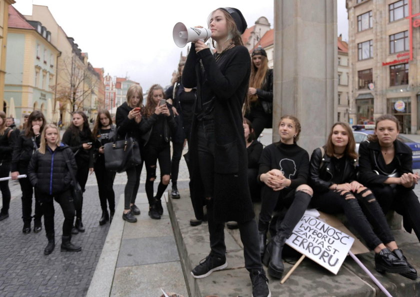Czarny marsz - protest kobiet we Wrocławiu