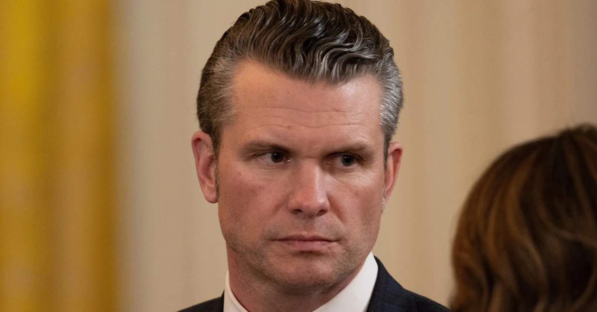 Samolot ministra wojny USA lądował awaryjnie. Do jakiej usterki doszło na pokładzie?