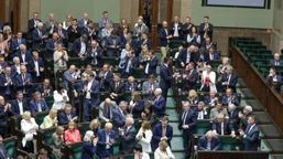 polityczne przetasowanie. liderzy tracą, konfederacja słabnie, a kto z