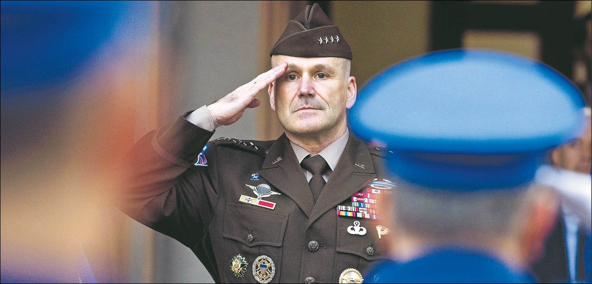 Dowódca wojsk NATO w Europie gen. Christopher Cavoli podczas wizyty w Sarajewie (Bośnia i Hercegowina)