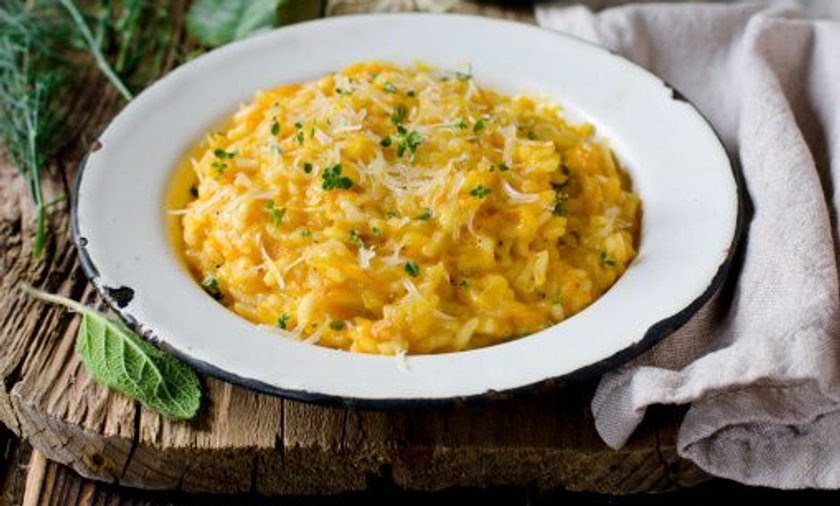 Risotto marchewkowe z parmezanem