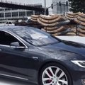 Elon Musk pokazał pierwszą działającą windę dla samochodów od The Boring Company