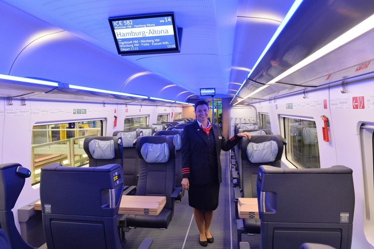 Deutsche Bahn ICE 4 - widok przedziału pasażerskiego 1 klasy.

<br><br> fot. EPA / MAURIZIO GAMBARIN DOSTAWCA: PAP / EPA.