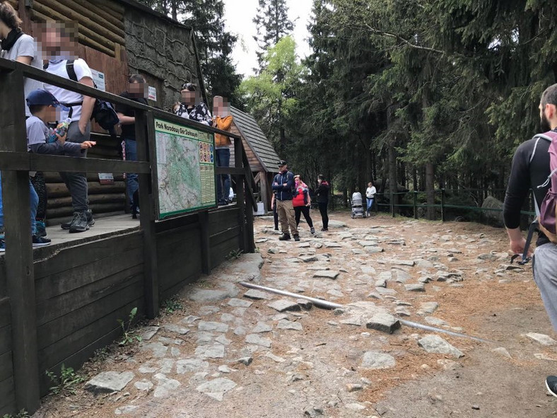 Wejście do labiryntu skalnego Błędne Skały, Park Narodowy Gór Stołowych