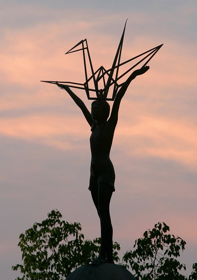 Statua posvećena Sadako i danas stoji u Memorijalnom parku mira u Hirošimi