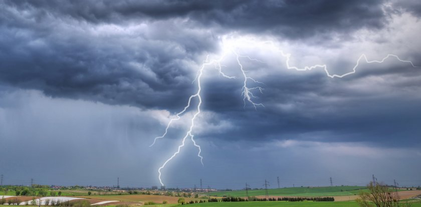 Burzowy alarm! Będą nawałnice, grad i wichury