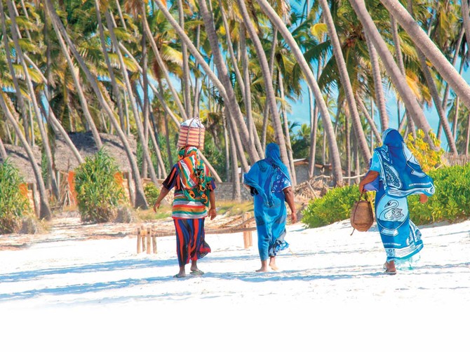 10302_stock-photo-zanzibar-women-on-sandy-beach-shutterstock_31890526