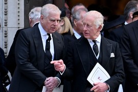 Kralj Čarls preti RAZVRATNOM BRATU oduzimanjem titula: Jasno stavio do znanja da će preduzeti DRASTIČNE MERE nakon što je bludni član kraljevske porodice pokušao da se odupre